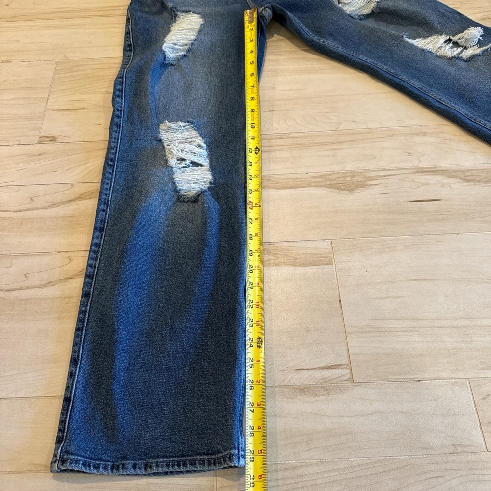 Hollister Curvy Ultra High-Rise Dad Jeans — Ripped — W27 L31 — Like New - Picture 6 of 8